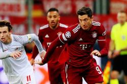 乐竟官网 -法兰克福发布备战花絮，集结日绝杀压哨，德甲任务艰巨，团队化学反应显著(德甲法兰克福队服)